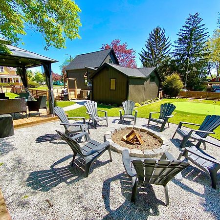 Stylish Downtown Kingsville Getaway With Putting Green, Firepit & Games Luaran gambar