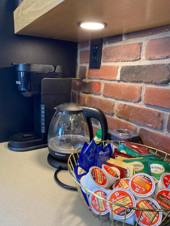 Stylish Downtown Kingsville Getaway With Putting Green, Firepit & Games Luaran gambar