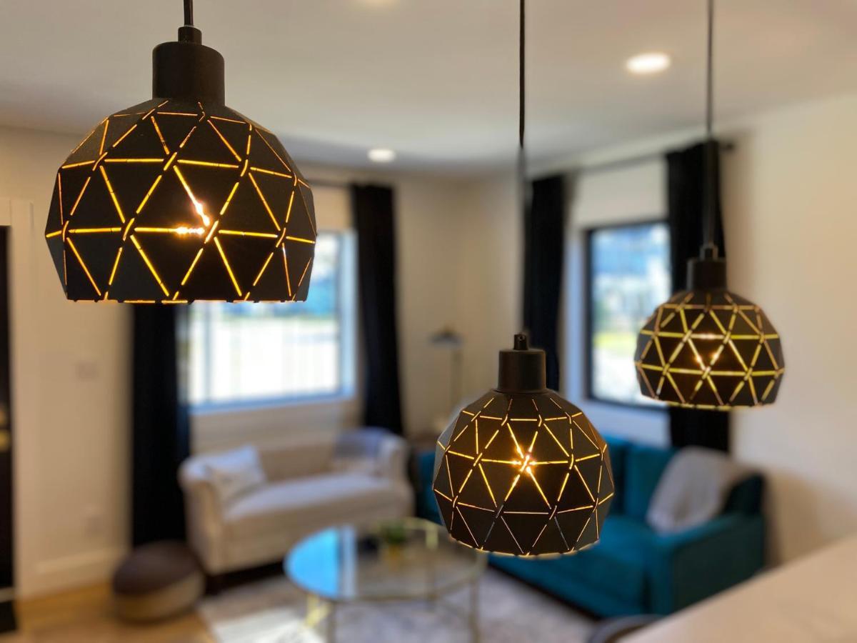 Stylish Downtown Kingsville Getaway With Putting Green, Firepit & Games Luaran gambar