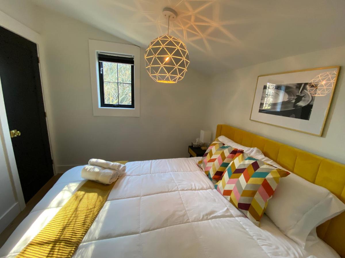 Stylish Downtown Kingsville Getaway With Putting Green, Firepit & Games Luaran gambar