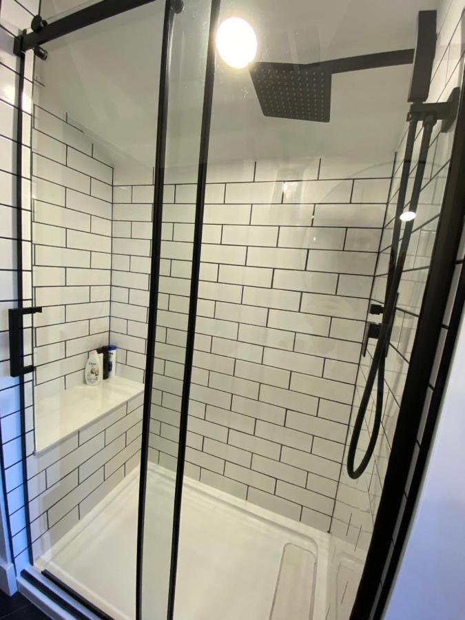 Stylish Downtown Kingsville Getaway With Putting Green, Firepit & Games Luaran gambar