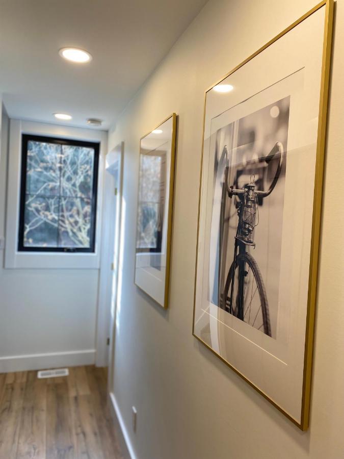 Stylish Downtown Kingsville Getaway With Putting Green, Firepit & Games Luaran gambar