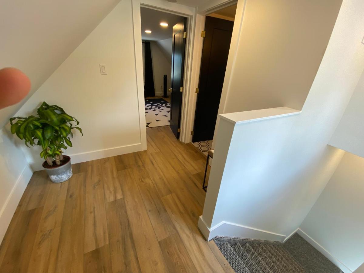 Stylish Downtown Kingsville Getaway With Putting Green, Firepit & Games Luaran gambar