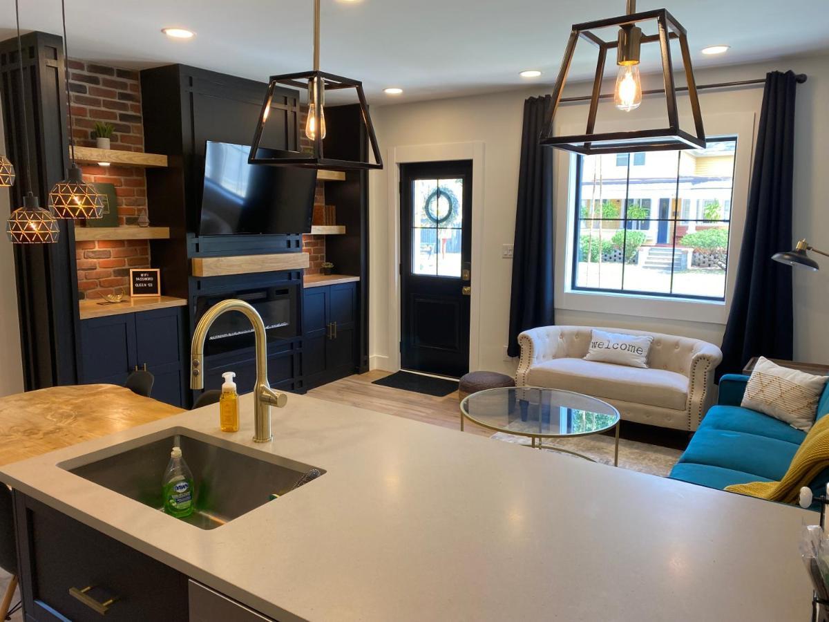 Stylish Downtown Kingsville Getaway With Putting Green, Firepit & Games Luaran gambar