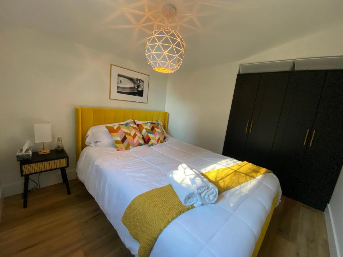 Stylish Downtown Kingsville Getaway With Putting Green, Firepit & Games Luaran gambar