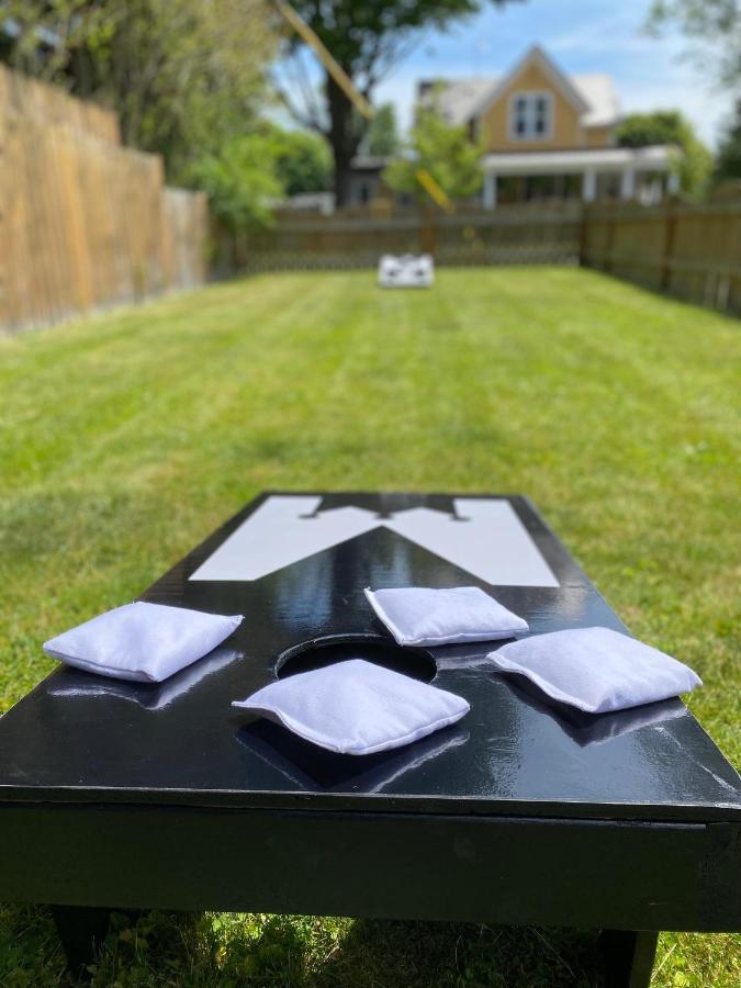 Stylish Downtown Kingsville Getaway With Putting Green, Firepit & Games Luaran gambar