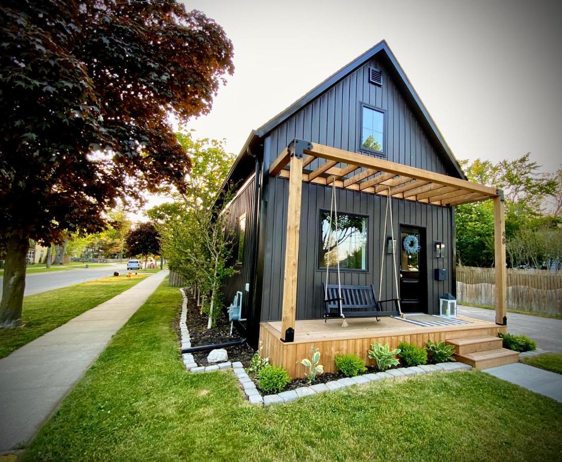 Stylish Downtown Kingsville Getaway With Putting Green, Firepit & Games Luaran gambar