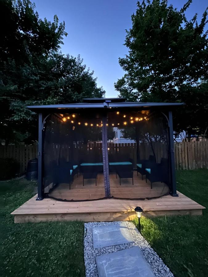 Stylish Downtown Kingsville Getaway With Putting Green, Firepit & Games Luaran gambar