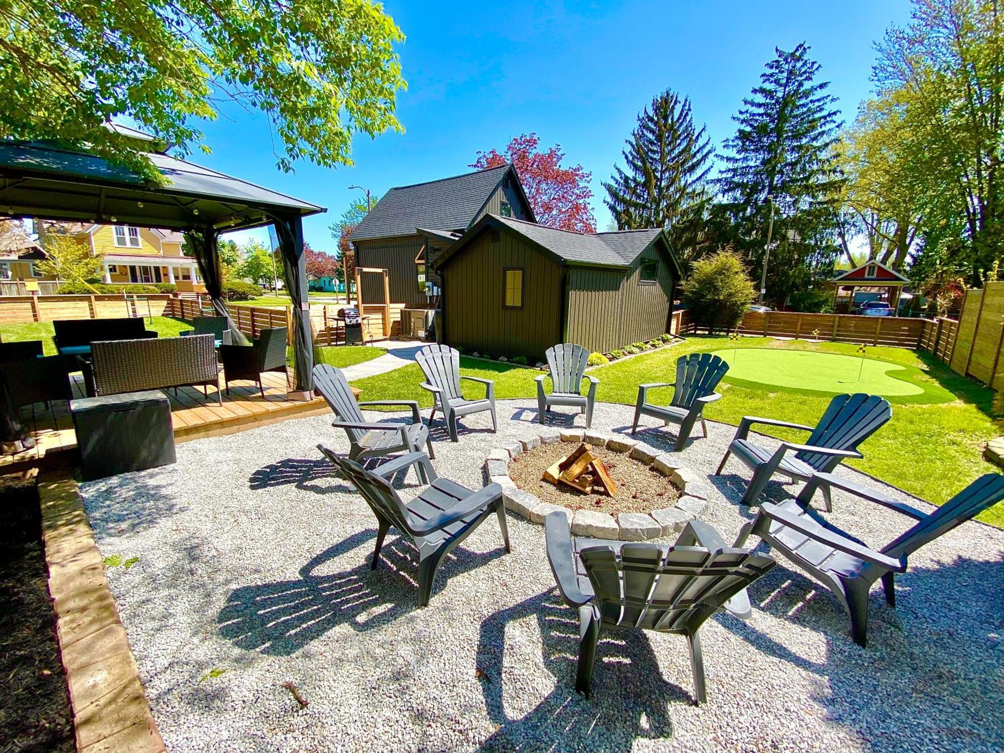 Stylish Downtown Kingsville Getaway With Putting Green, Firepit & Games Luaran gambar
